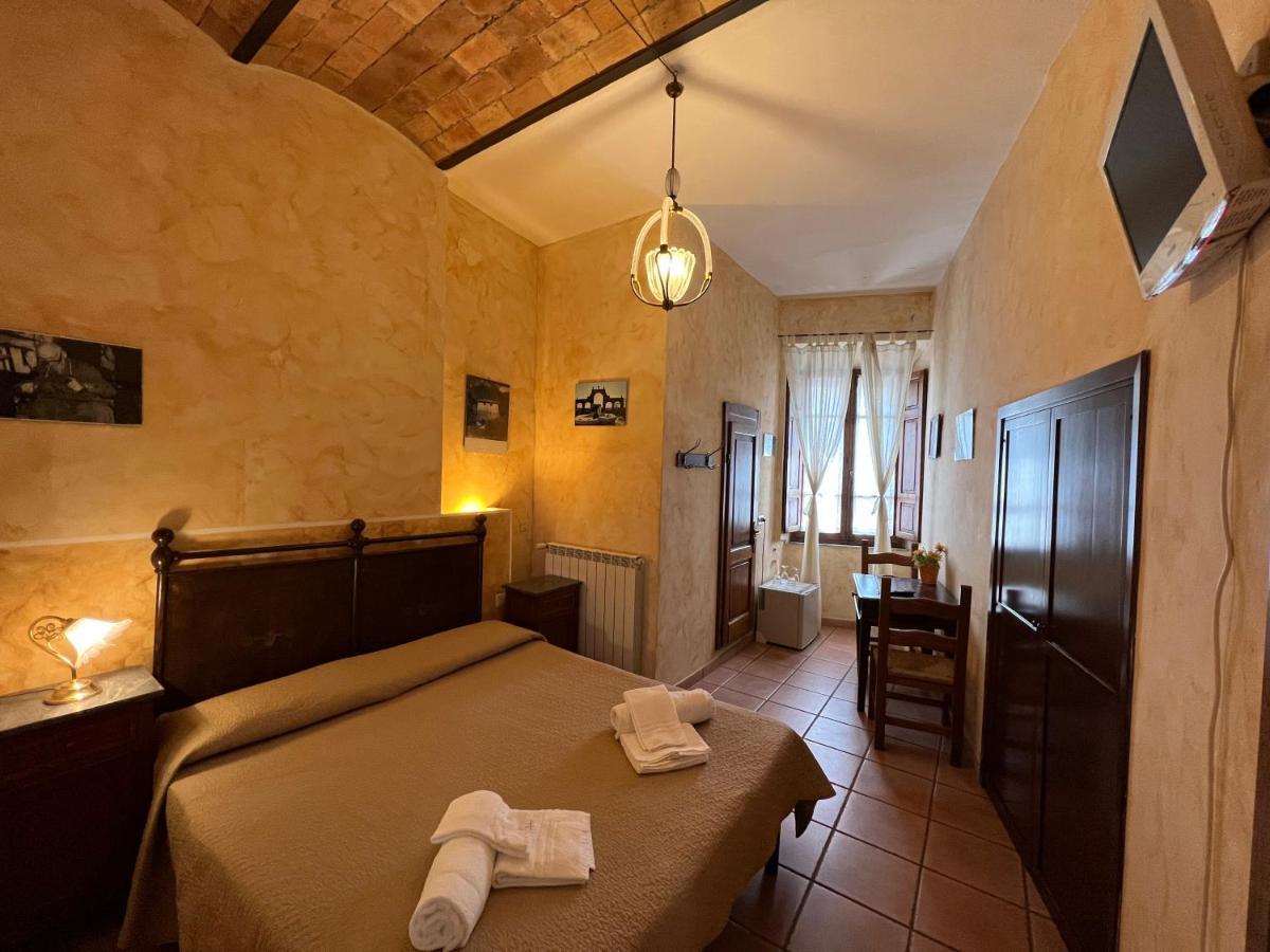 Affittacamere Licenza N.1 Presso La Magica Torre Pitigliano Bagian luar foto