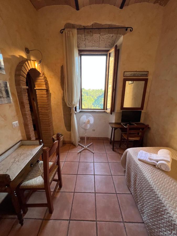 Affittacamere Licenza N.1 Presso La Magica Torre Pitigliano Bagian luar foto