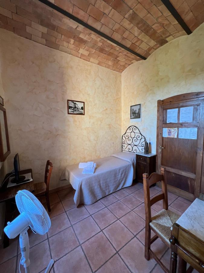 Affittacamere Licenza N.1 Presso La Magica Torre Pitigliano Bagian luar foto